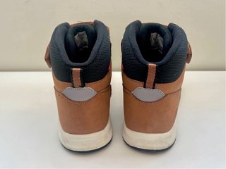 Botas waterproof marrones para niño Talla39