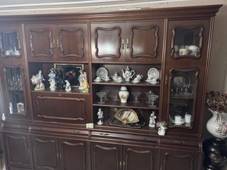 Mesa de comedor de madera oscura