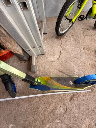 Patinete con ruedas grandes