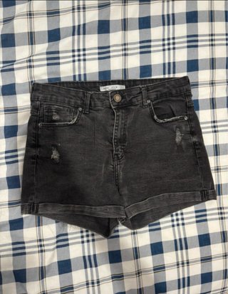 Shorts vaqueros negros desgastados