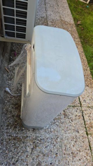 Termo Eléctrico. Dañada solo la carcasa