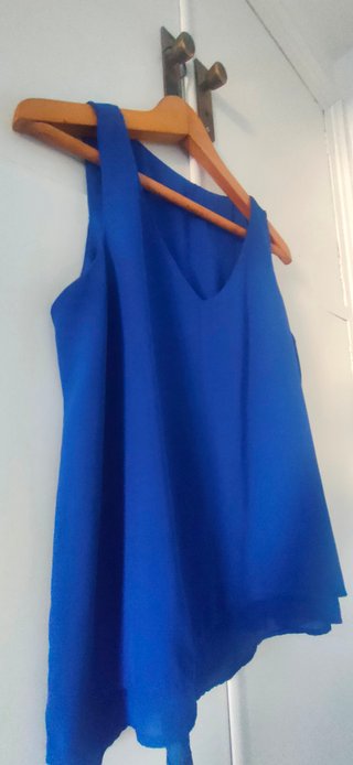 Blusa azul sin mangas