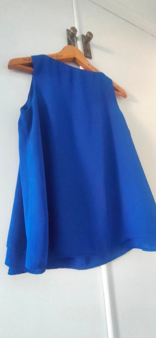 Blusa azul sin mangas