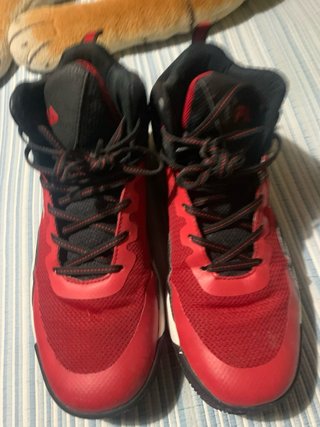 Botines Fila Negros y Rojos