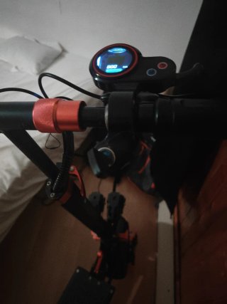 Patinete eléctrico Scooter negro y rojo