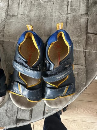 Sandalias niño azul y amarillo
