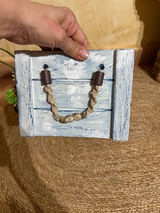 Caja decorativa con flores