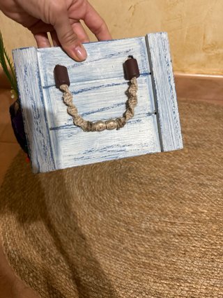 Caja decorativa con flores