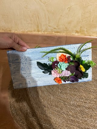 Caja decorativa con flores