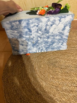 Caja decorativa con flores