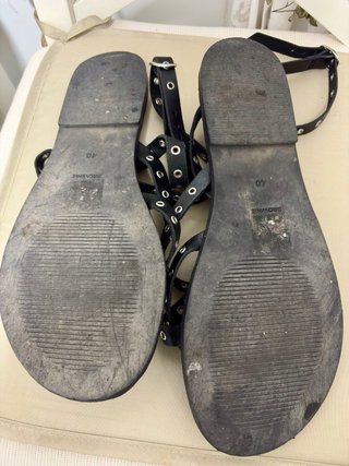 Sandalias Brownie tachuelas negras