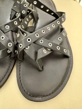 Sandalias Brownie tachuelas negras