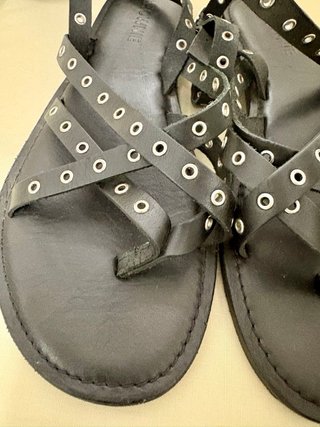 Sandalias Brownie tachuelas negras
