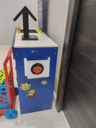 Tienda Lidl madera con carrito