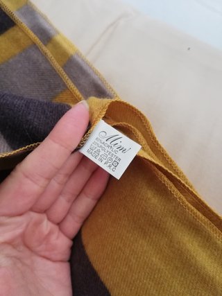 Pañuelo mostaza con lunares blancos