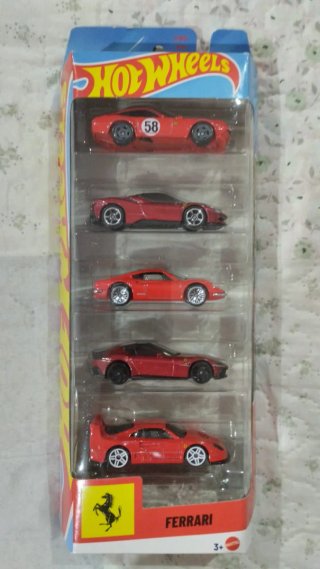 Confezione da 5 Auto Hot Wheels Ferrari