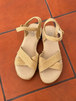 Sandalias de esparto beige