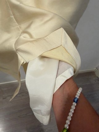 Vestido de fiesta beige con lunares