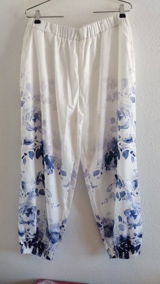 Pantalón blanco estampado floral
