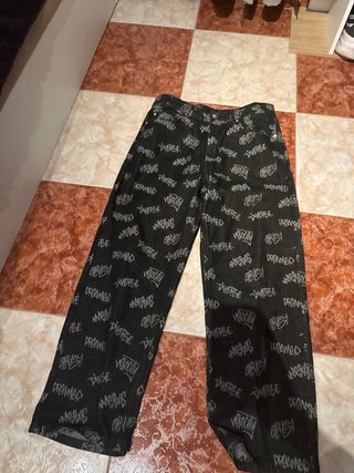 Pantalones vaqueros largos con estampado
