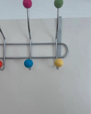 Appendiabiti multicolore da parete