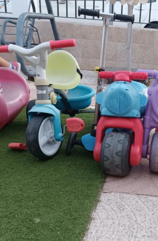 Se regala Triciclo y patinete para niños