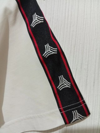 Camiseta Adidas Blanca con Detalles azul marino S