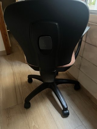 Silla de escritorio. En buen estado