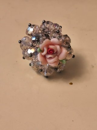 Tres Anillo de cristal Flor de Porcelana son tres
