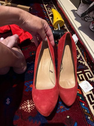 Zapatos de tacón Zara rojos ante y piel suela tamb