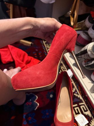 Zapatos de tacón Zara rojos ante y piel suela tamb