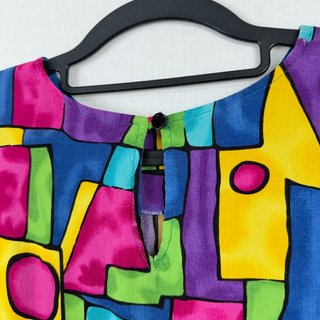 Blusa abstracta vintage de Willow Ridge con mangas cortas