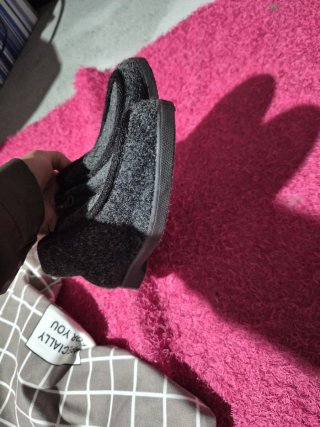 Pantuflas grises con cremallera