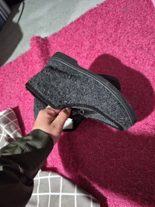 Pantuflas grises con cremallera