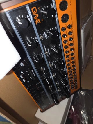 Behringer Crave Sintetizador