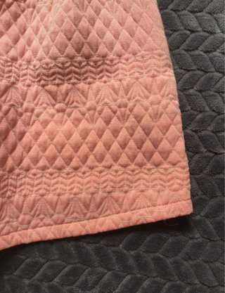 Falda Stradivarius rosa acolchada
