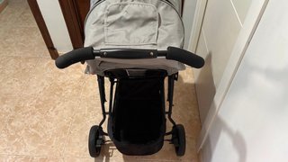 Carrito de bebé gris