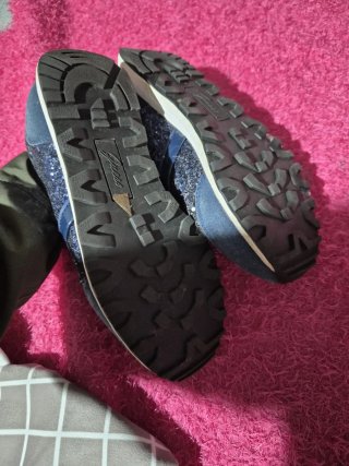 Zapatillas deportivas azules y negras