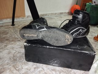 Botas Alpinestars Negras y Plateadas