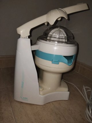 Exprimidor eléctrico blanco y azul SOLAC