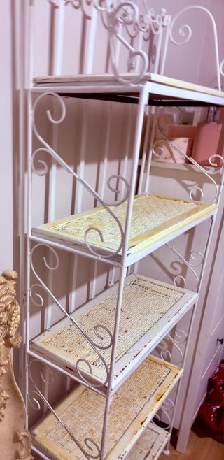 Estantería de hierro forjado y madera