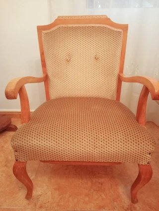Cama completa,2 mesitas,2 sillones
