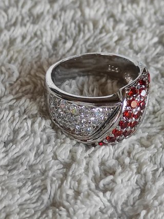 Anillo Plata Ley Circonitas Rojas y Transparentes