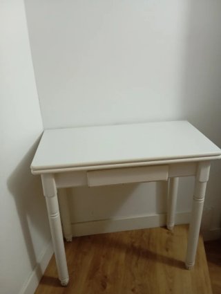 Mesa de madera blanca plegable