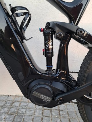 Bicicleta eléctrica doble suspensión