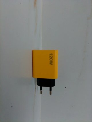 Cargador Rápido USB Múltiples Puertos Amarillo