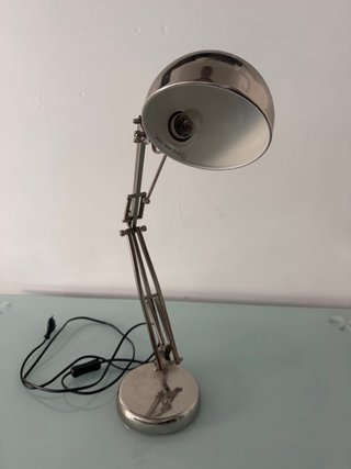 Lámpara de escritorio plateada