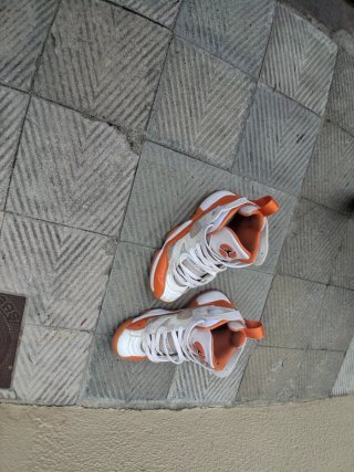 Zapatillas Jordan Blancas y Naranjas