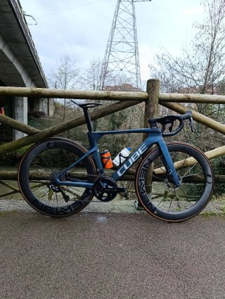 Bicicleta CUBE lightening aero 52
