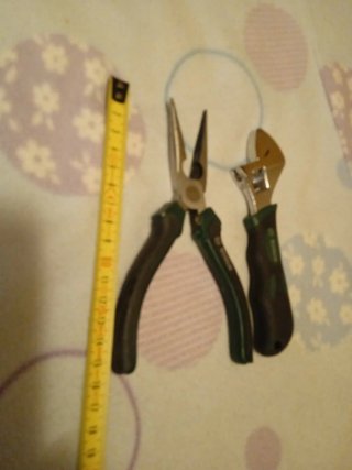 2 Herramientas Bosch (Alicates y Llave)